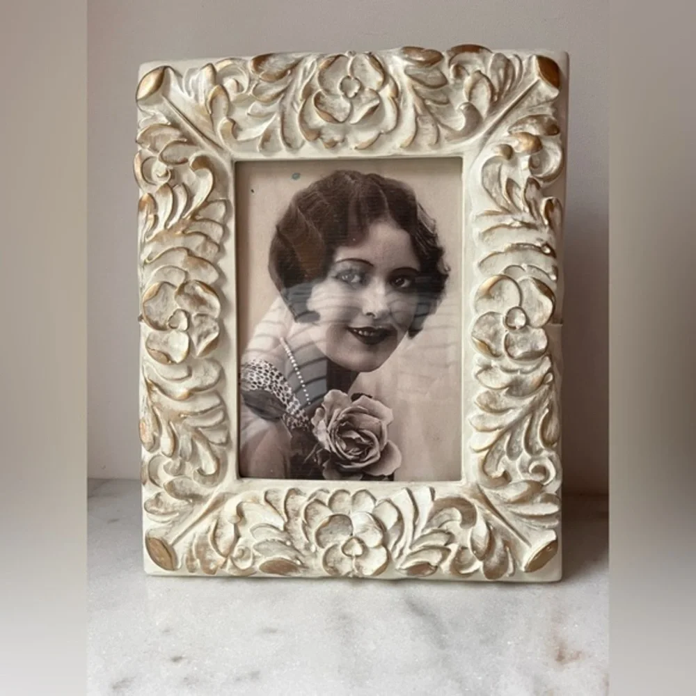 Ornate Cream and Gold Photo Frame for 5”x7” photo